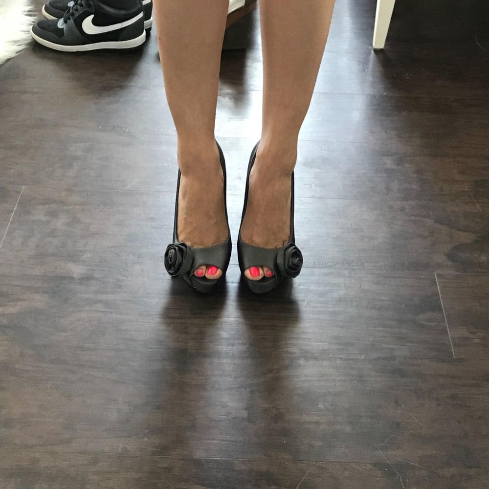 Paris Hilton gray satin heels size 7